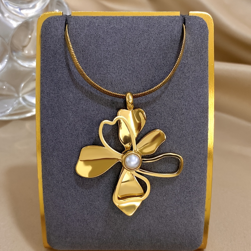 Golden Openwork Flowers Imitation Pearl Pendant Necklace